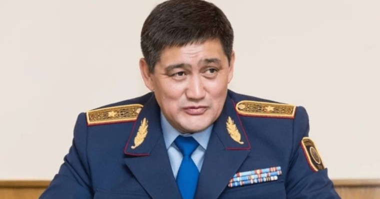 БАҚ: Қаңтар оқиғаларынан кейін сотталған генерал Серік Күдебаев елден қашып кетті