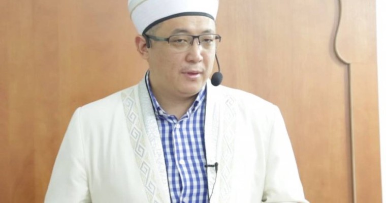 Қайрат Жолдыбайұлы: Назарбаев Түркістанда жатуға лайық емес