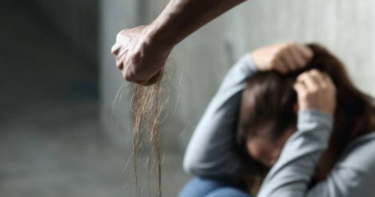 Мектеп директоры мұғалімді бінеше мәрте зорлағаннан кейін жұмыстан өз еркімен шығып кеткен