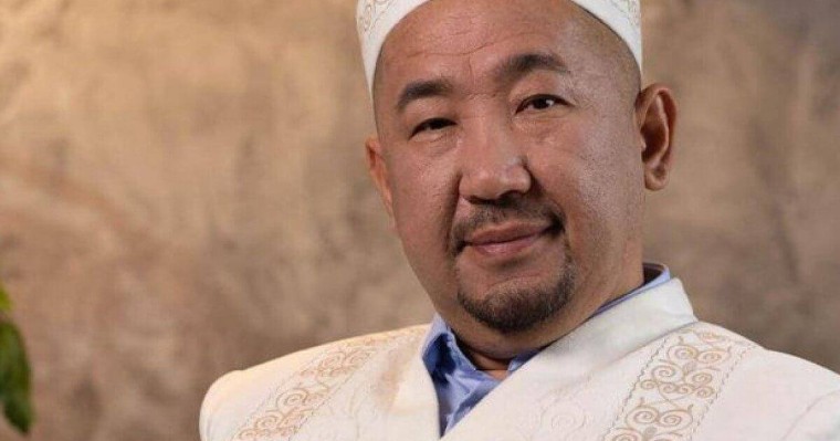 «Үй беремін дегендер болды...»: Нұрлан имам 7 баласымен мешітті паналап отыр