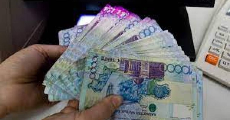 Министр жауап берді: Теңгенің құлдырауына байланысты жәрдемақы мен зейнетақы мөлшері көтеріле ме?