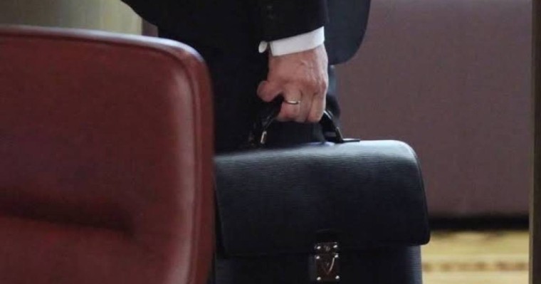 «Әкім мойнымнан қысып, бірнеше рет соққы жасады»: Қандыағаш қаласының әкіміне қатысты қылмыстық іс қозғалды