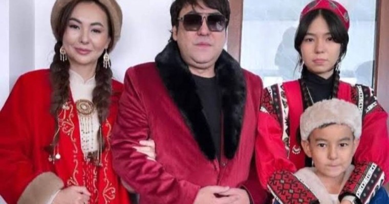 Әнші Мейрамбек Беспаев дүркіретіп той жасады