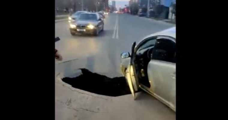 Нұр-Сұлтанның орталығында жол опырылып, көліп түсіп кетті (видео)