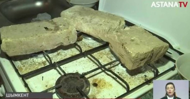 «Қазақтарға пойдет»: Шымкент тұрғындары көп қабатты үйдегі жылу жүйелеріне шағымданды