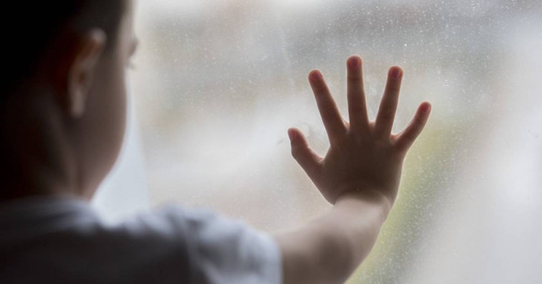 Анасы 10 жасар баласын бес күнге тамақсыз, жарықсыз қамап қойған