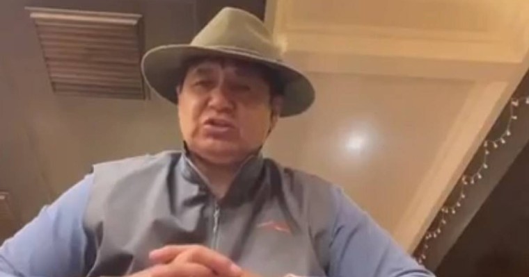 Жираф пен зебраны атқан аңшы қазақстандықтарға үндеу жасады (видео)