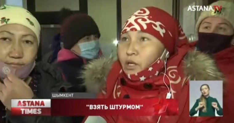 "Абзал емес, Обещалкин дейміз": Шымкенттік аналар суықтан денесі тартылатынын айтып шу шығарды