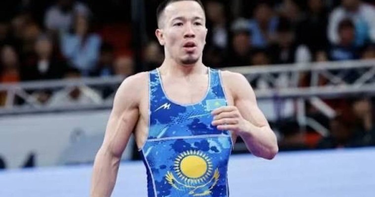 Қуат Хамитов грек-рим күресінен 26 жылдан кейін алтын алған Айдос Сұлтанғалиге берілген сыйақыны сынға алды