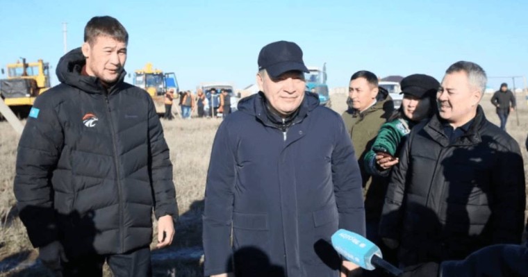 Шавкат Рахмонов Ақтөбе облысында су тасқынынан зардап шеккен отбасыға үй салып береді