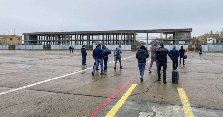 7 млрд теңгеге жөнделіп жатқан әуежайда жолаушы далада қалтырап жүр