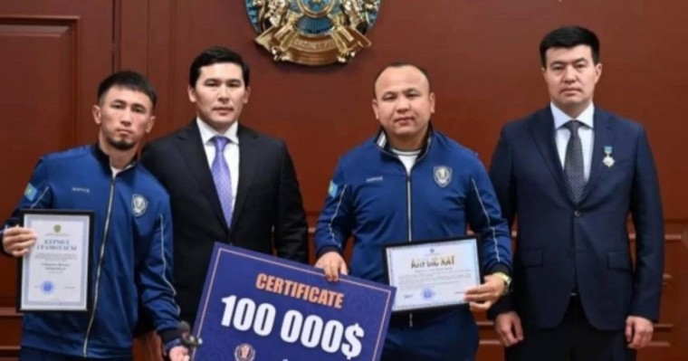 Әлем чемпионатынан жүлде алған қазақстандық боксшыларға 100 мың долларға дейін сыйақы табысталды
