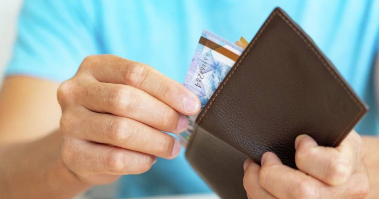 Отандық қор Қазақстан оқушыларына ақша береді: Оны қалай алуға болады?