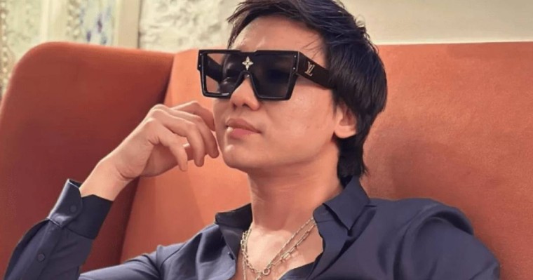 "Ерекше сыйлық": Қайрат Нұртасқа концертінде тыңдарманы сүрленген ет пен қазы сыйлады (видео)