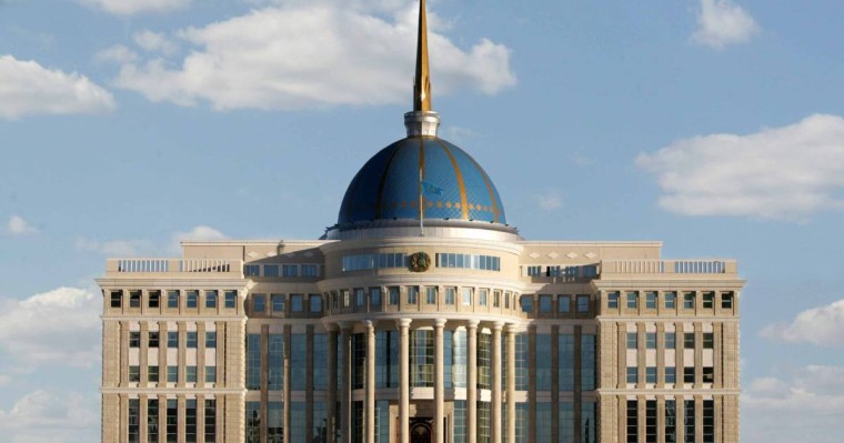 Тоқаев Алматыдағы президент резиденциясында сүру туралы шешімі үшін сынға қалды