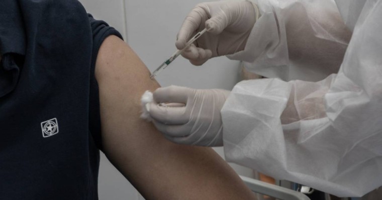 Вакцина салдырған 16 қазақстандық коронавирус жұқтырды - Денсаумин