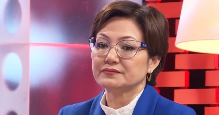 Дана Нұржігіт: Анам әкемнің ауырып жатқанын айтпастан, мені Америкаға аттандырды