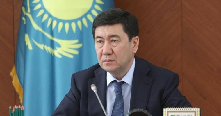 Ерлан Қошанов: «Орыс тілін мәртебеден айырудың қажеті жоқ»