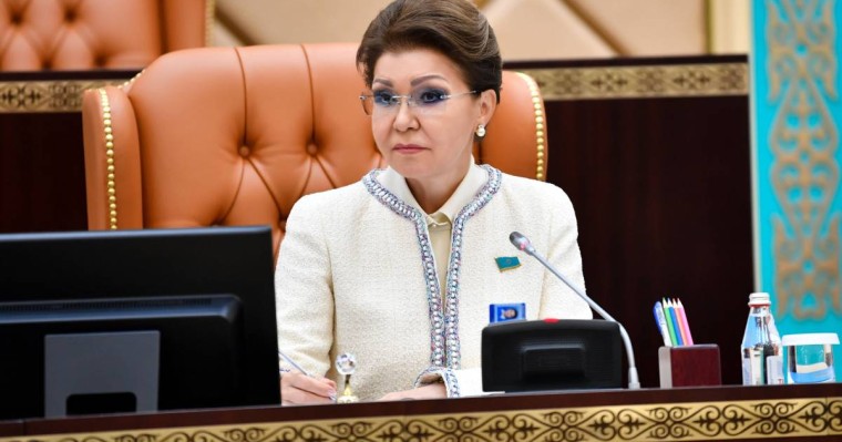 Мәжіліс Назарбаеваның өкілеттігін мерзімінен бұрын тоқтатты