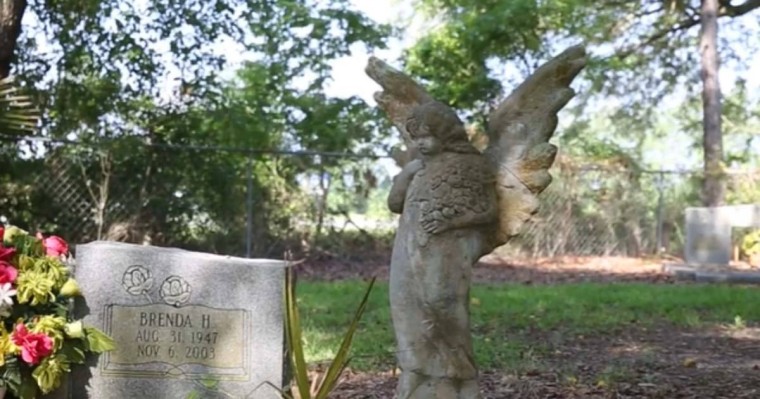 "Бетінен кесіп, құдай мүсініне қанын шашқан": Құрбандыққа шалына жаздаған әйел құтқарылып, тірі қалды