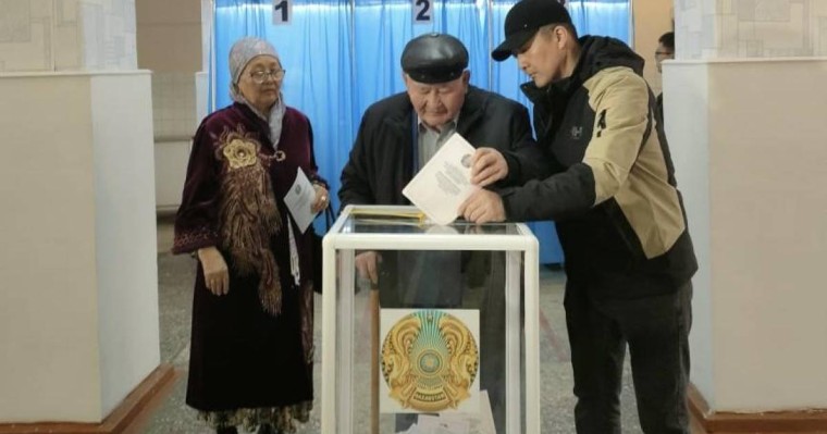 Ұлытау облысында Әйтеновтер отбасы дауыс берді