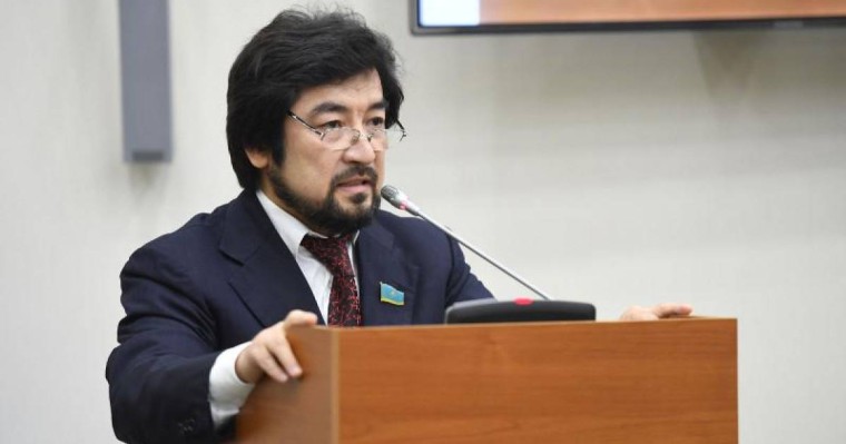 Депутат Бекболат Тілеухан аталық және аналық ұрық базасы мәселесін көтерді