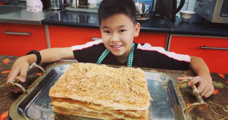 "Телефонға телміре берсем арманыма жетпейтінімді түсіндім": Кәсібімен ақша тапқан 11 жасар қазақ баласы