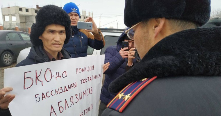 Оралда пикет өткізген белсенді полиция бастығының отставкасын талап етті