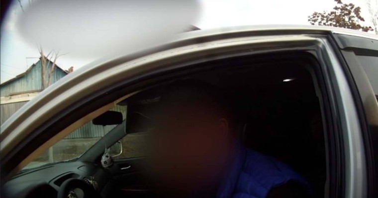 Жетісайда жүргізуші полицейді 30 метрге көлігімен сүйреп кеткен (видео)