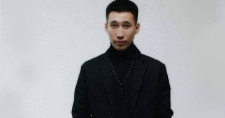 Жанкүйерлерінен қашқан әнші Kalifarniya сынға ұшырады