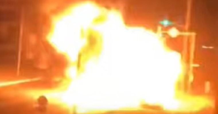 Ақтау қаласының ортасындағы күшті жарылыс видеоға түсіп қалды