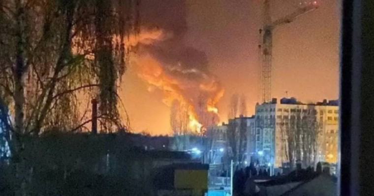 Киев маңындағы ірі мұнай базасы өртенді (видео)