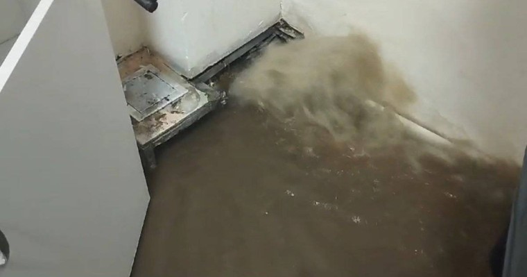 «12 депутаттың 1-еуі қана төбе көрсетті»: Қосшы тұрғындары апат салдарымен күресіп жатыр