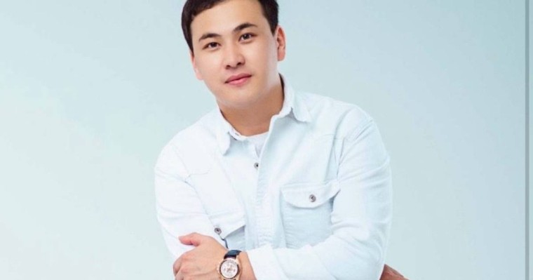 Әнші Кеңес Әлімжан шаңырақ көтерді