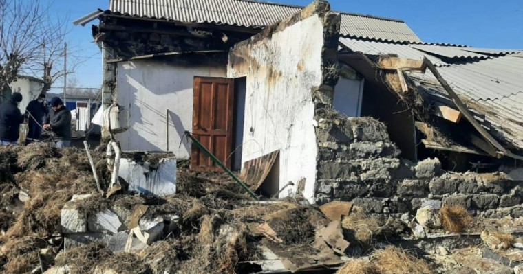 Хромтауда жарылыстан үй құлап, 7 адам ауруханаға жеткізілді