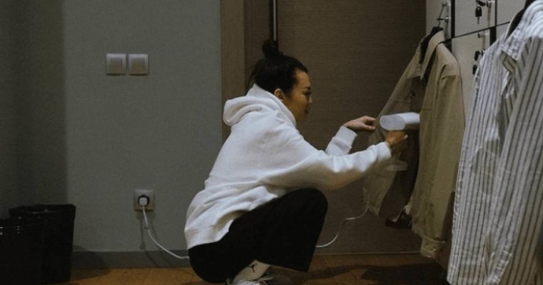 «Нағыз махаббат»: Күйеуінің киімін үтіктеген Ерке Есмахан көпшілікті сүйсіндірді