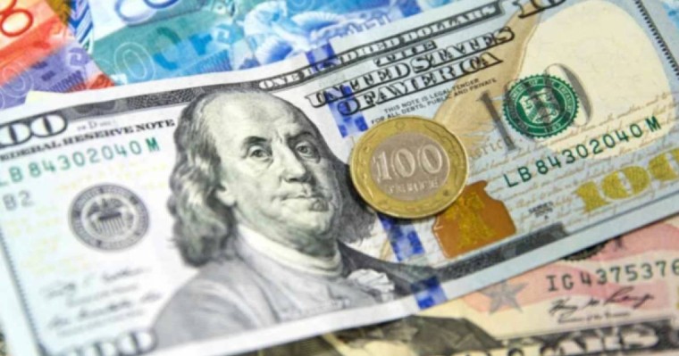 Қазір теңгені өткізіп, доллар сатып алу қаншалықты дұрыс?