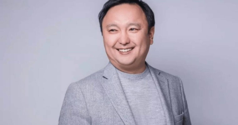 "Кейбір әншілер менсінбейді дейтін": Белгілі ақын Арман Дүйсеновтің өнер жұлдыздарына өкпелеген кезін еске алды