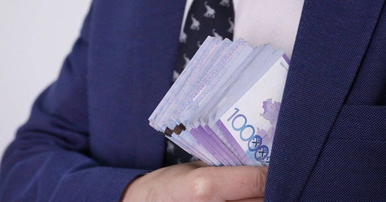 Баталов басқаратын облыста орынбасар әкім 33 млн парамен ұсталды