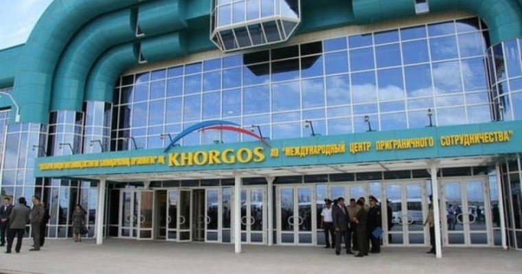 Белгісіз қазан, дәрі толы құмыра, құпия шөп: Қытай қазағы кеденді дүрліктірді