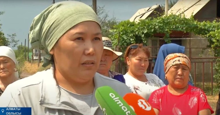 "Не мектеп, не жол жоқ": Алматы облысында тұрғындар саяжайға ауыл мәртебесін бермегеніне наразы