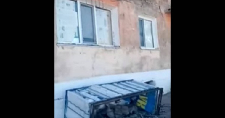 Қарағанды облысында балкон үстінде тұрған ерлі-зайыптымен бірге құлады
