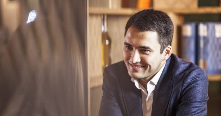 Тәуекел Мүсілім Дубайда достарымен дамбалы түскенше биледі (Видео)