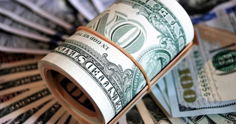 Зарабатывает миллионы, а платить ничего!