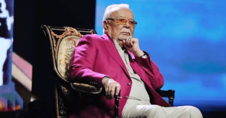 "Екі ұлымнан айырылған соң қолға алдым": Асанәлі Әшімов күнделік жазуға ауыр қайғының себеп болғанын айтты