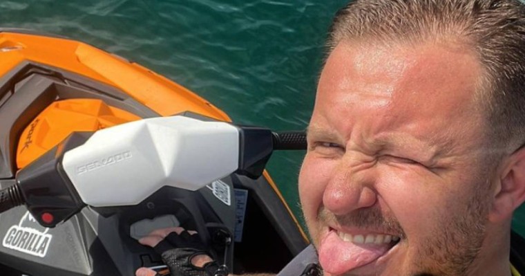 «Мен түсінетін тілде сөйле»: дрифттен турнирдің негізін қалаушы қазақша сөйлеуден дөрекі түрде бас тартты