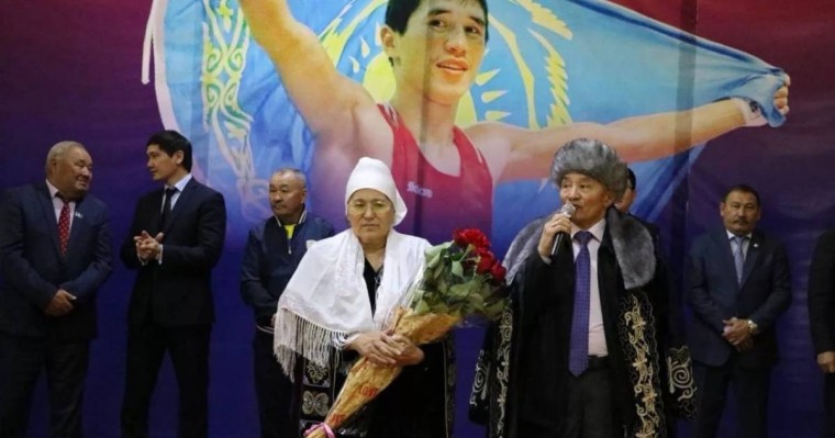 Кәсіпкер марқұм Бекзат Саттархановтың анасына пәтер тарту етті