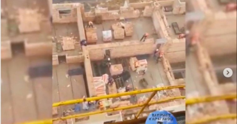 Қарағандыда жандалдасқан құрылысшылар кірпішпен атысты (видео)