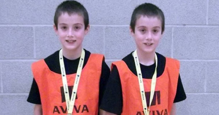 13 жасынан бастап жұмыс істеген: Егіз ұл ата-анасының ипотекасын жауып берді