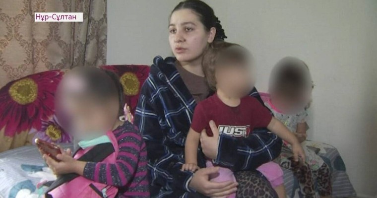 Қайыр сұрап күн көретін құжатсыз ананың баласын полицейлер сәбилер үйіне өткізіп жіберген